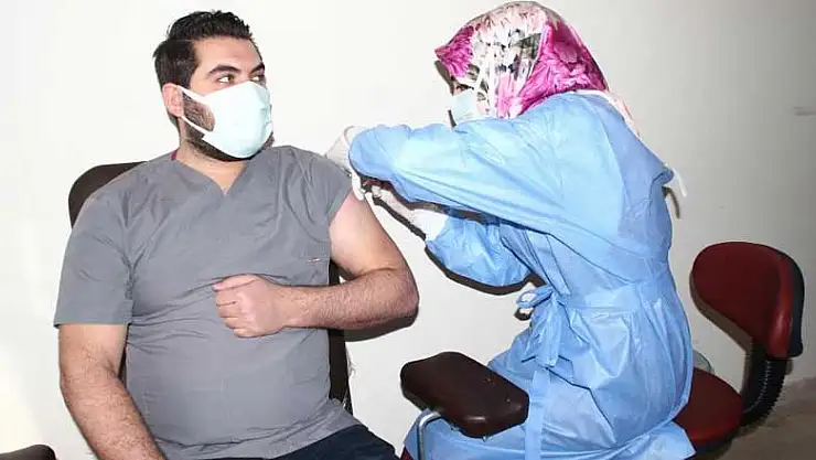 CoronaVac aşısında ikinci doz başlıyor