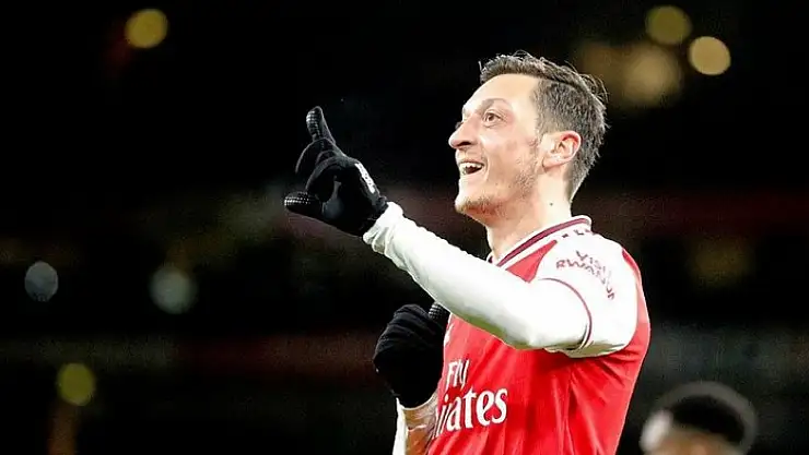 Galatasaraylı Fatih Altaylı'dan Fenerbahçe futbolcusu Mesut Özil'e ağır taş!