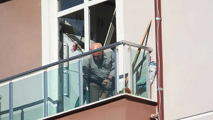 Konya'da apartman dairesinde patlayan mutfak tüpü camı çerçeveyi indirdi