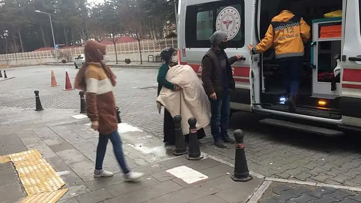Konya'da yemek tenceresine düşerek yanan 3 yaşındaki çocuk Ankara'ya sevk edildi