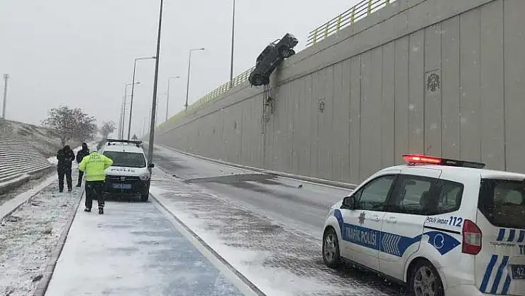 Konya'da kıl payı kurtuluş! Kaza yapan araç böyle kaldı