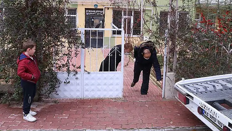 Konya Işıklar Mahallesi'ne hırsız dadandı! 4 sitenin bahçe kapısı gitti