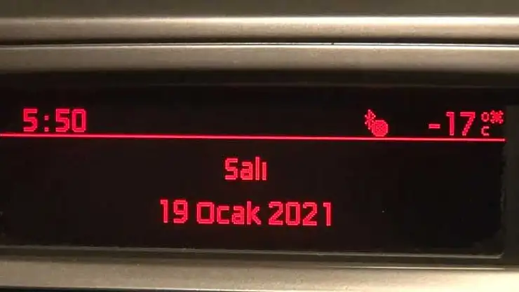 Başkent dondu! Konya yolunda araçların camları buz tuttu