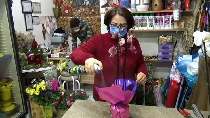 Sevgililer Günü'nün son saatine kadar çalıştılar