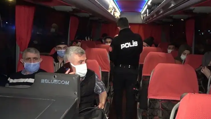 Öğretmenlerin geçmesi serbest! HES kodunu gösteren seyahat yapabilecek