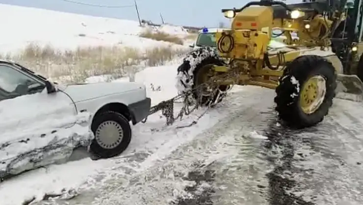 Hüyük Belediyesi yolları açık tutabilmek için yoğun çaba sarfediyor