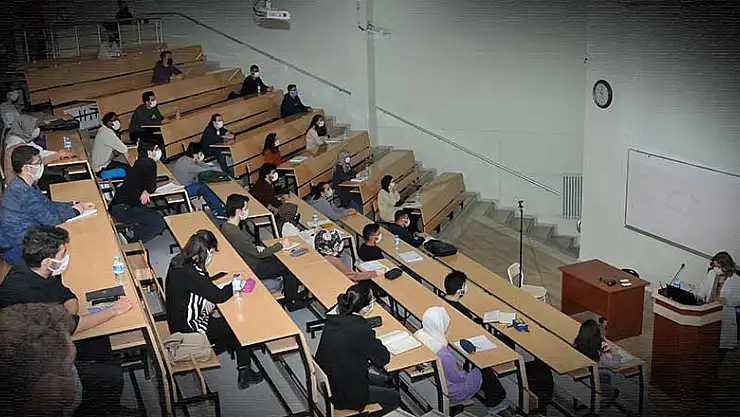 Selçuk Üniversitesi'nde hibrit eğitim başladı