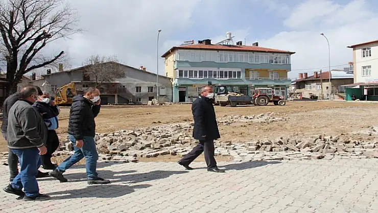 Konya'nın Yalıhüyük ilçesinde Cumhuriyet Meydanı çevre düzenlemesi inşaatı başladı