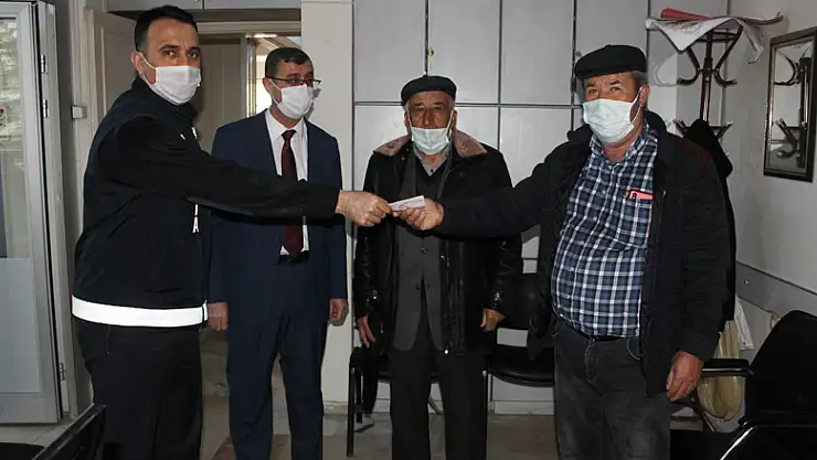 Konya'nın Karapınar ilçesinde yolda bulduğu parayı sahibine teslim etti