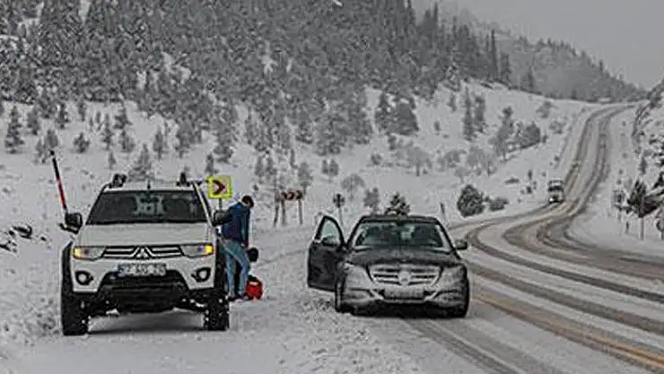 Antalya-Konya yolunda ulaşım güçlükle sağlanıyor