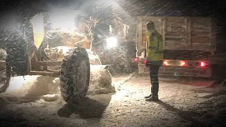 Konya'da karda mahsur kalanlara belediye ve jandarma ekipleri yetişti