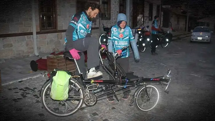 Bisikletle Avrupa turuna çıkan Fransız çift Konya'da mola verdi