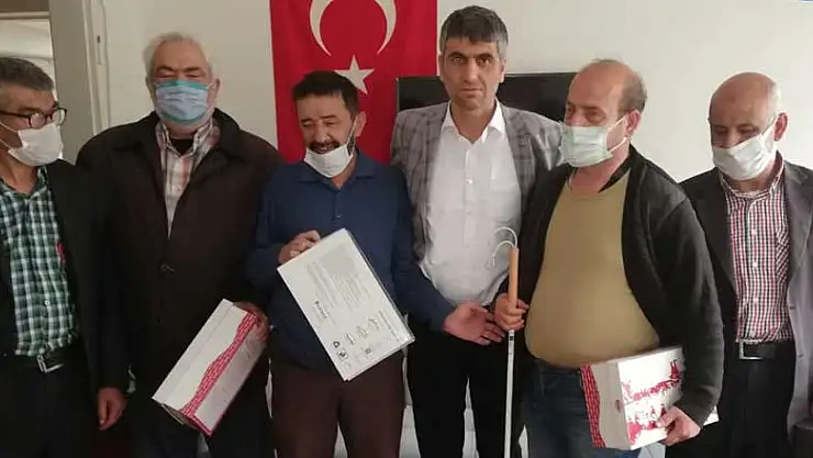 Konya'daki görme engellilerin hayır dualarını aldılar