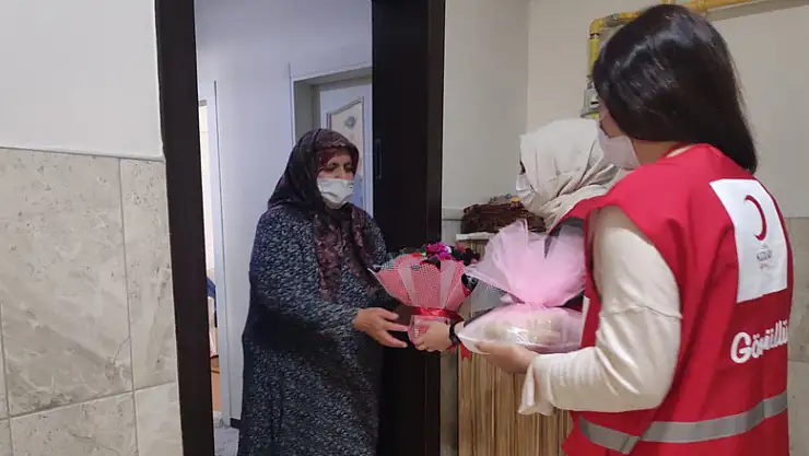 Türk Kızılay Karatay Şubesinden anlamlı Anneler Günü etkinliği