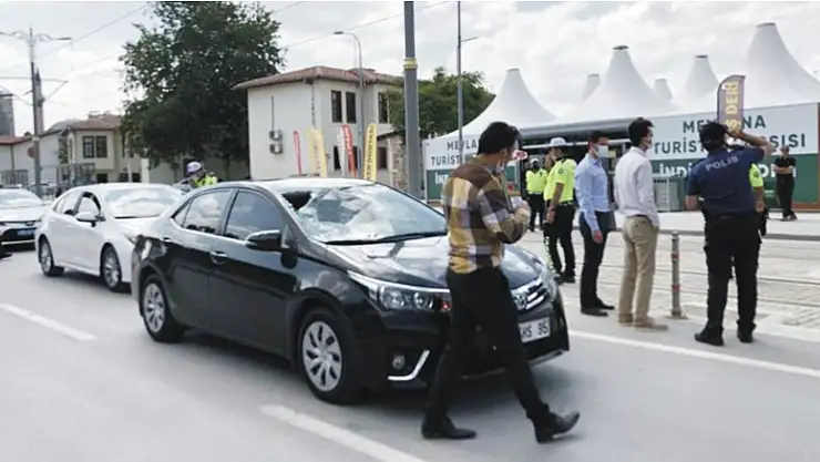 Konya'da otomobilin çarptığı yayanın savrulması kamerada