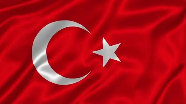 Türk bayrağını yırttı, yere attı, üzerine bastı! İranlı kadın sınır dışı edilecek