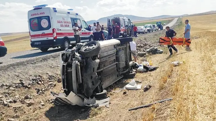 Kulu'da hafif ticari araç devrildi: 4 yaralı