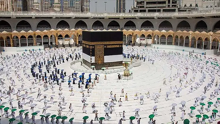 Suudi Arabistan, 10 Ağustos'ta başlayacak Umre ziyaretleri için Kovid-19 aşısı olma şartı getirdi