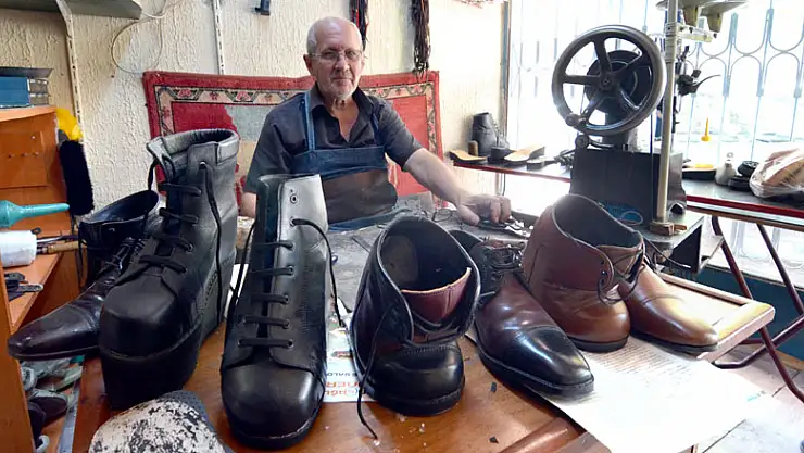 Konyalı Mehmet Usta, özel ayakkabı üretiyor