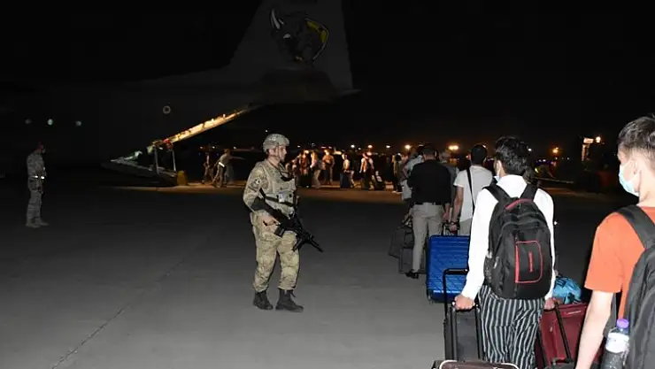 Kabil'deki 200'ü aşkın Türk vatandaşı tahliye edildi
