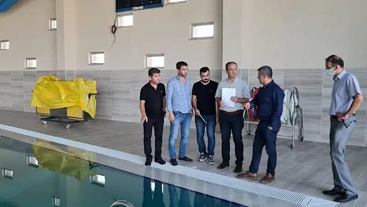 Abdurrahman Şahin yarı olimpik havuzda incelemelerde bulundu