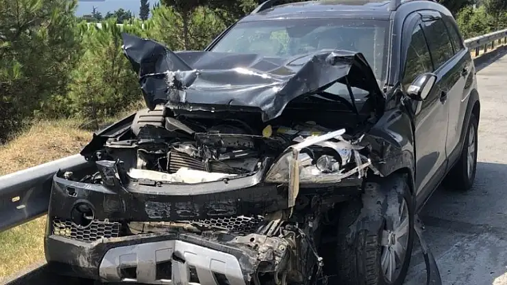 TEM'de cip, emniyet şeridinde bekleyen hafif ticari araca çarptı: 7 yaralı