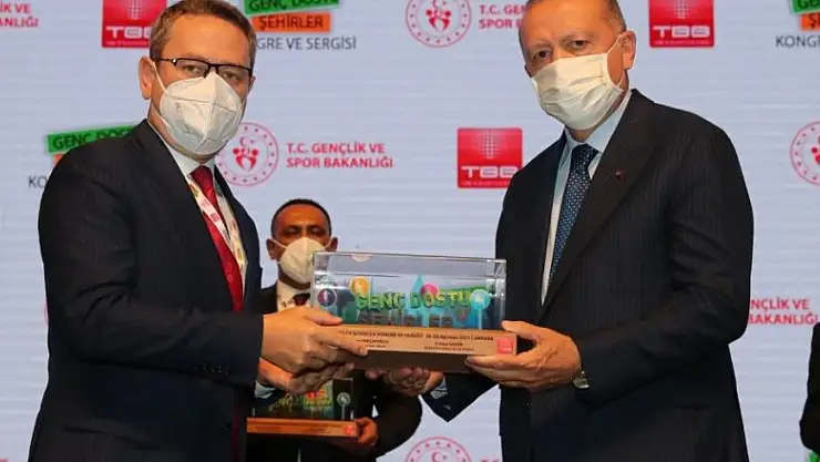 Cumhurbaşkanı Erdoğan'dan Başakşehir'e ödül