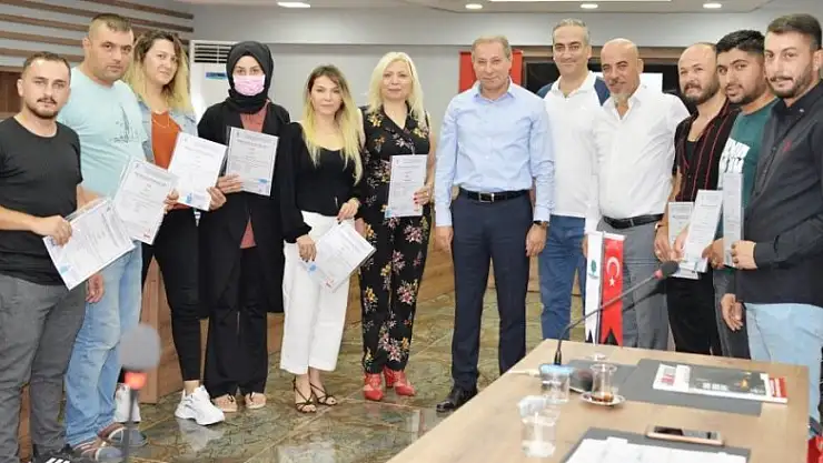 Konya'da kuaförler, mesleki yeterlilik belgelerini aldı