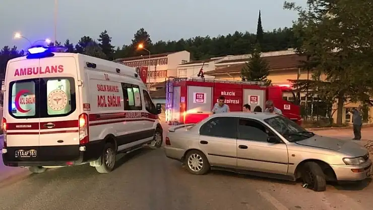 Kontrolden çıkan otomobil önce kaldırıma sonra ağaca çarparak durabildi