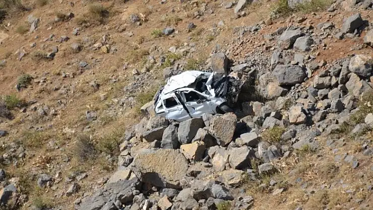 Düğüne giden araç kaza yaptı, anne ve çocuğu öldü, sürücü ağır yaralandı