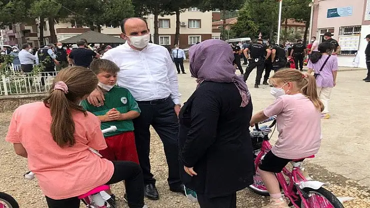 Konya Büyükşehir sel bölgesindeki çocukların yüzünü güldürdü