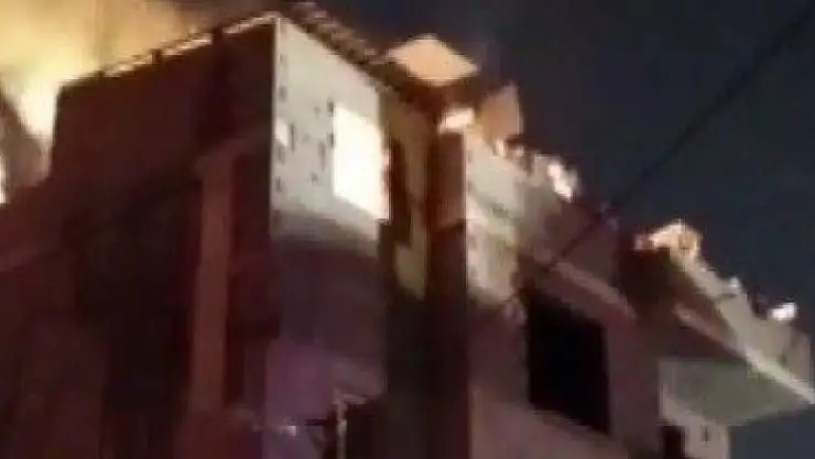 Madde bağımlısı genç evi ateşe verdi