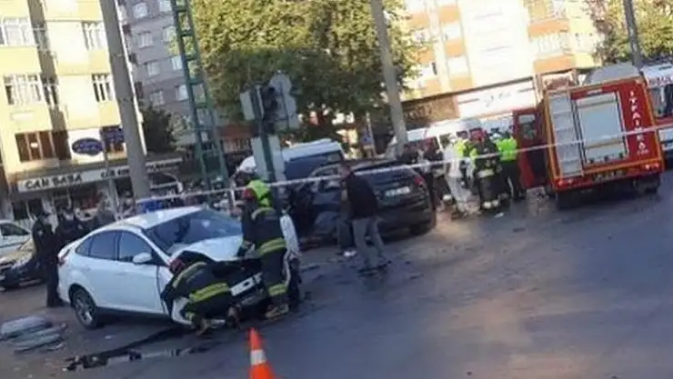 Konya'da otomobiller çarpıştı: ölü ve yaralılar var