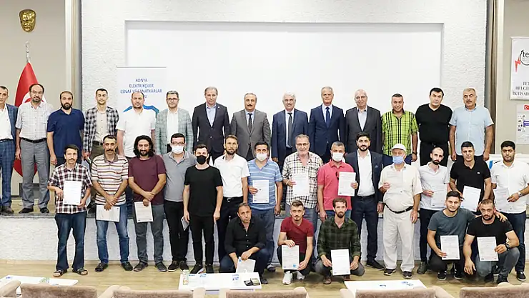 Mesleki yeterlilik belgelerini aldılar