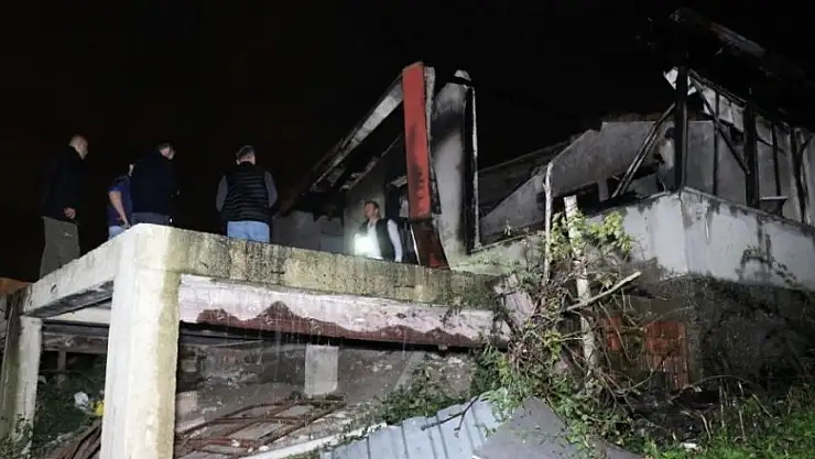 Alevler içerisinde kalan tek katlı evin içerisinde hayatını kaybetti