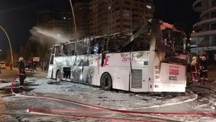 Ankara'da yolcu otobüsü alev aldı: 1 ölü, 20 yaralı
