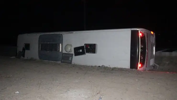 Konya'da yolcu otobüsü devrildi: 14 yaralı