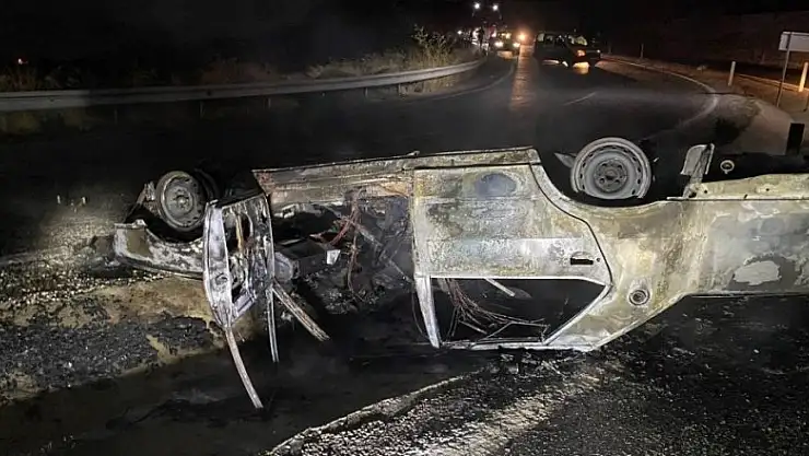 Takla atan otomobil yanarak küle döndü