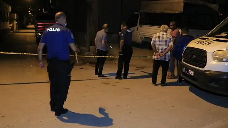 Husumetli iki kişi birbirlerini tabancayla vurdu