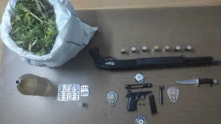 Kavga ihbarına giden polis esrar ele geçirdi