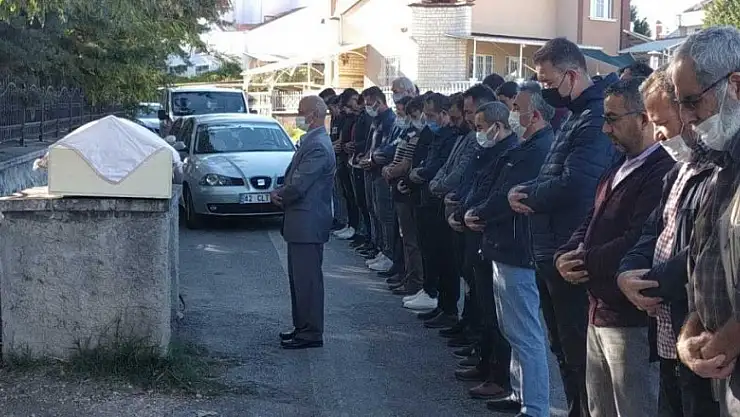 Konya'daki kazada ölen genç kız son yolculuğuna uğurlandı