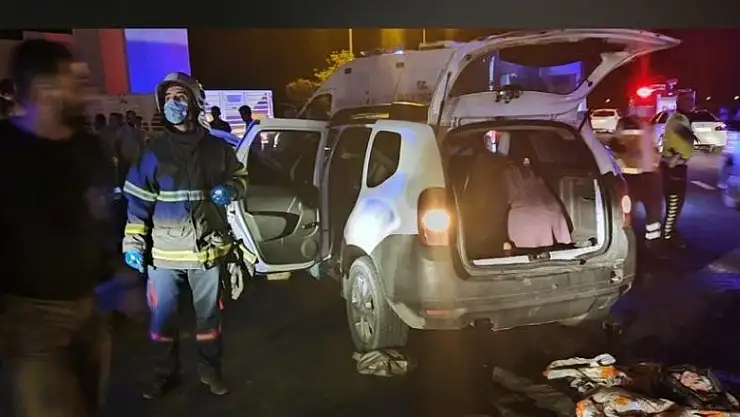 Otomobil tıra arkadan çarptı: 3'ü ağır 11 yaralı