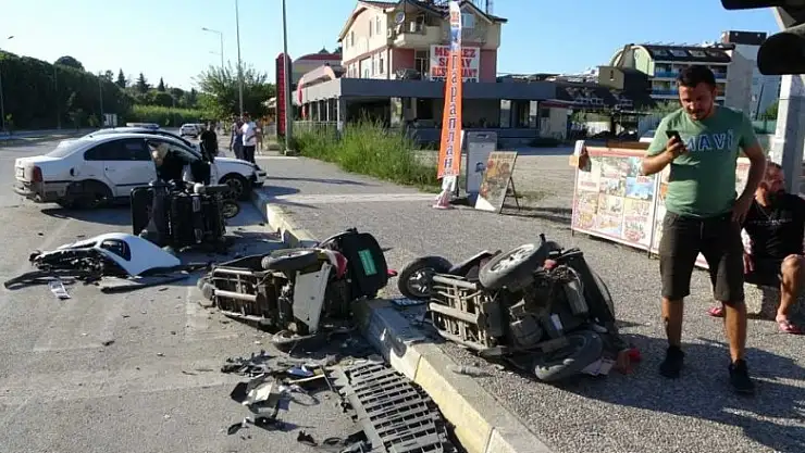 İki otomobil çarpıştı, ortalık savaş alanına döndü