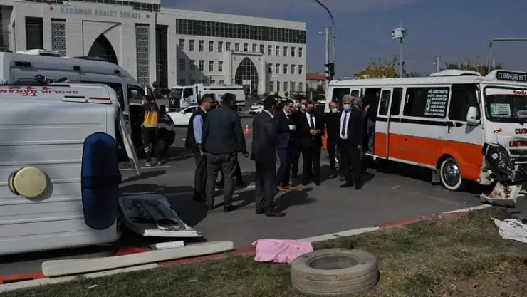 Karaman'da ambulans ile minibüs çarpıştı: 10 yaralı