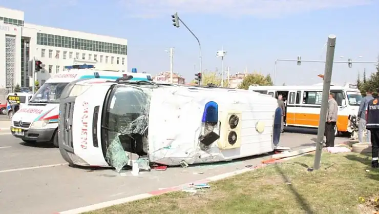 Karaman'da ambulansın karıştığı kazada yaralanan 10 kişiden 5'i taburcu edildi