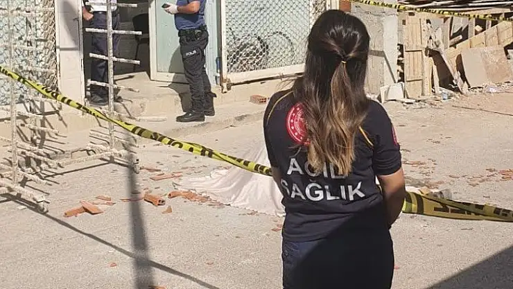 İnşaattan beton zemine düşen adam hayatını kaybetti