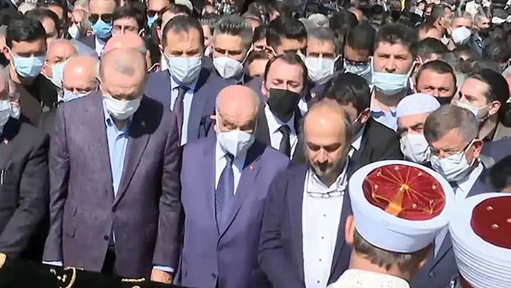 Oğuzhan Asiltürk son yolculuğuna uğurlandı.