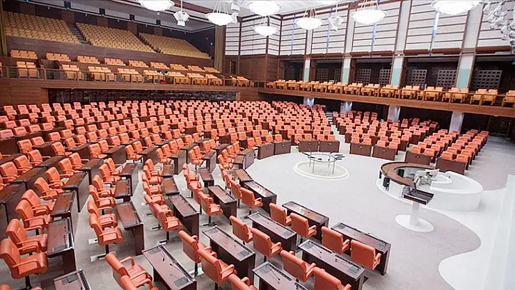 Meclis 2,5 aylık aradan sonra yasama çalışmalarına yeniden başlıyor