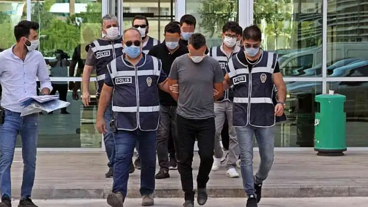 Kendilerini polis olarak tanıtıp Ürdün uyruklu vatandaşa dehşet yaşattılar