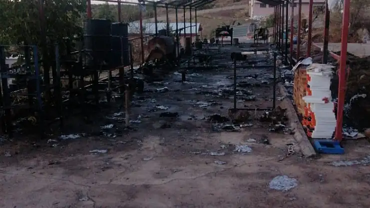 Konya'da kimyasal boya bulunan çadırda çıkan yangın çıktı